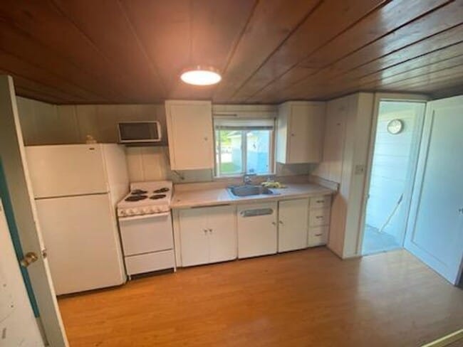 Building Photo - 25815 - Proverbs 31 Holdings LLC