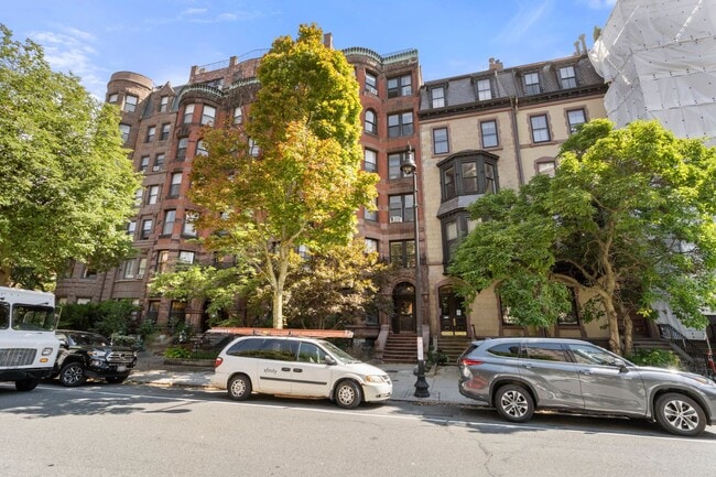 Building Photo - 261 Beacon St