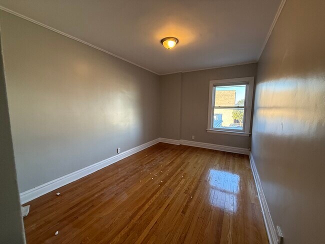 Foto del edificio - 2140 Clarence Ave