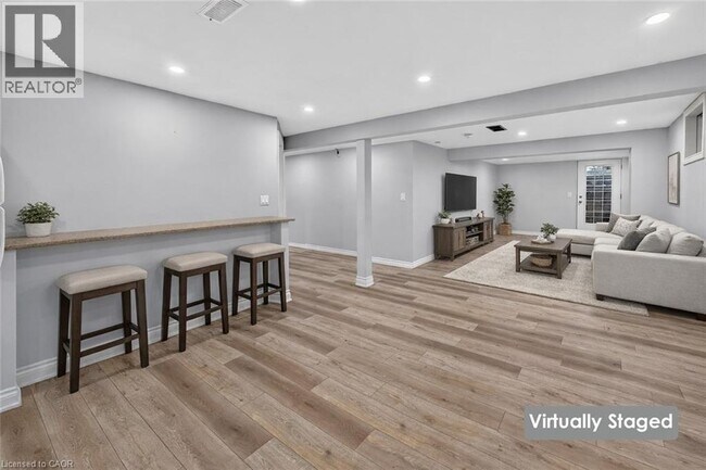 Photo du bâtiment - 214 Main St E