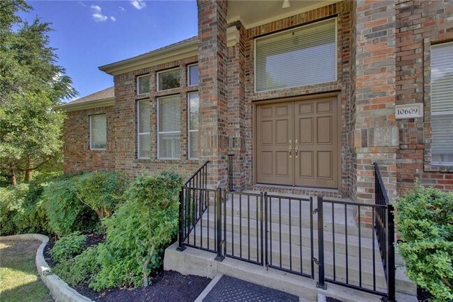 Building Photo - 10609 Oak View Dr