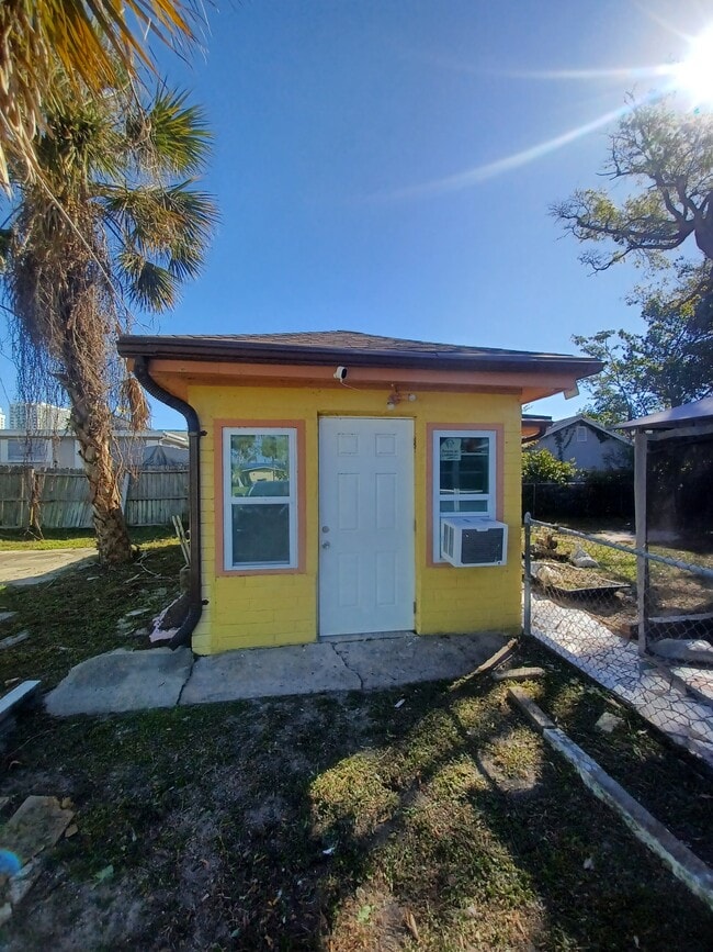 Building Photo - 137 Highland Ave