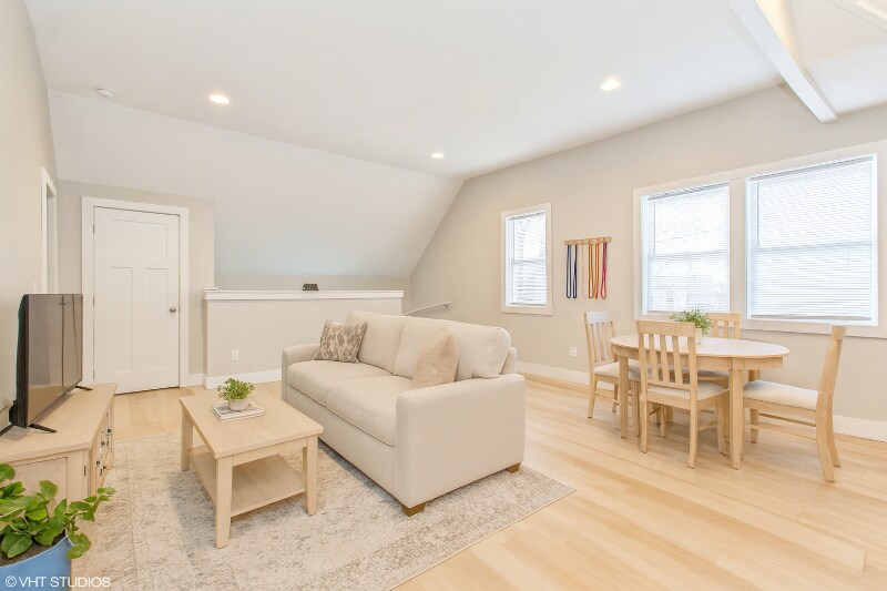 Foto principal - 2508 Lakeshore Dr