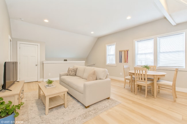 Foto del edificio - 2508 Lakeshore Dr