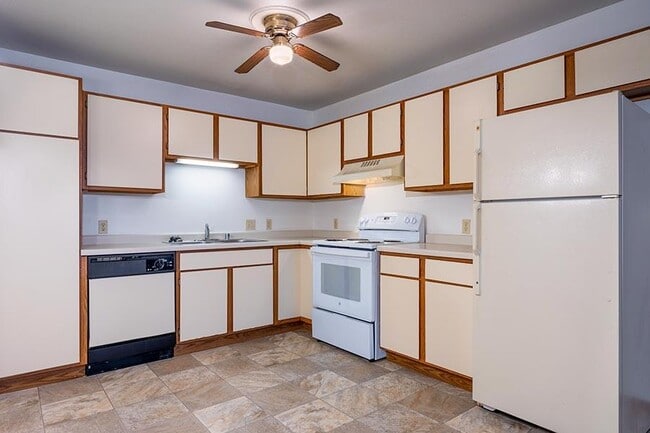 Building Photo - WOODSIDE VILLAGE APARTMENTS
