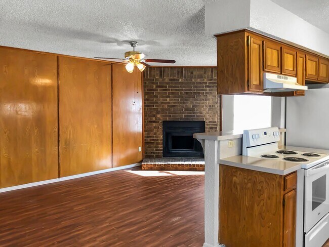 Foto del edificio - 821 N Mesquite St