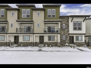 Building Photo - 569 Lewski Ln