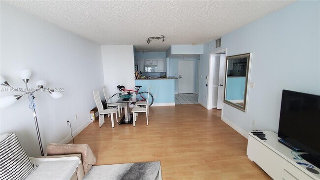 Building Photo - 1155 Brickell Bay Dr