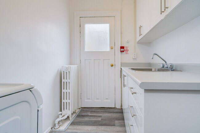 Building Photo - 1 Bedroom at Yonge / Eglinton