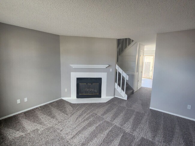 Building Photo - Fantastic 2-Bedroom Townhome in Briargate! Union and Lexington.