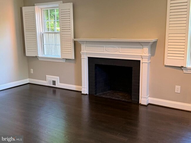 Building Photo - 7301 Pinehurst Pkwy