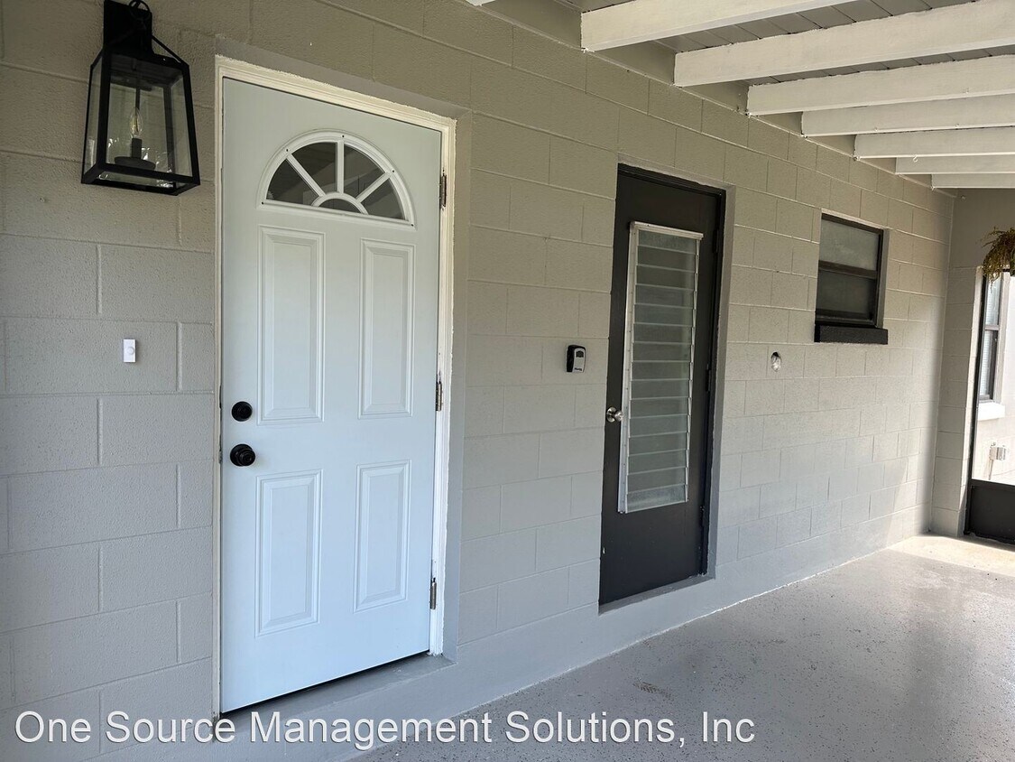 Foto principal - 2 br, 1 bath House - 681 N. Wellington Dr.