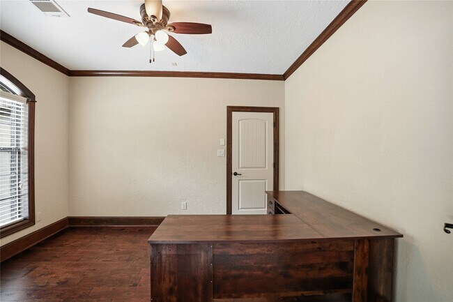 Foto del edificio - 536 Stephen F Austin Dr