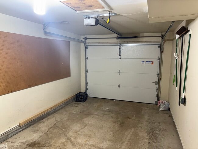 Building Photo - 8108 Newfield Dr