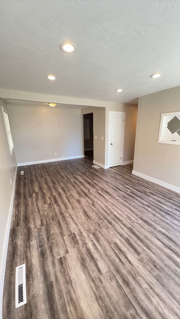 Building Photo - 4 Bed / 2.5 Bath Home in Kearns