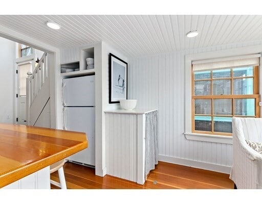 Building Photo - 38 Bearskin Neck