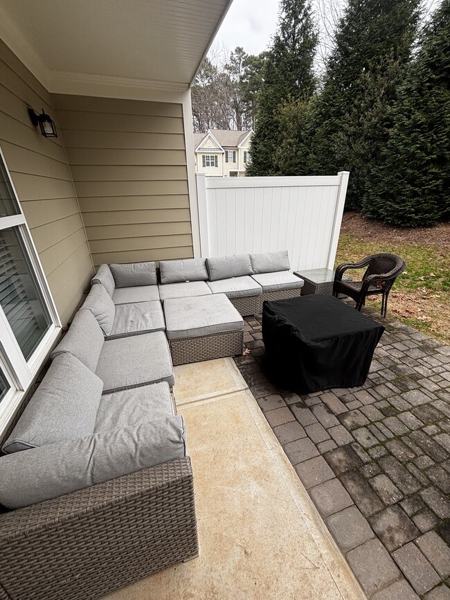 Patio interior - 743 Carolina Ave