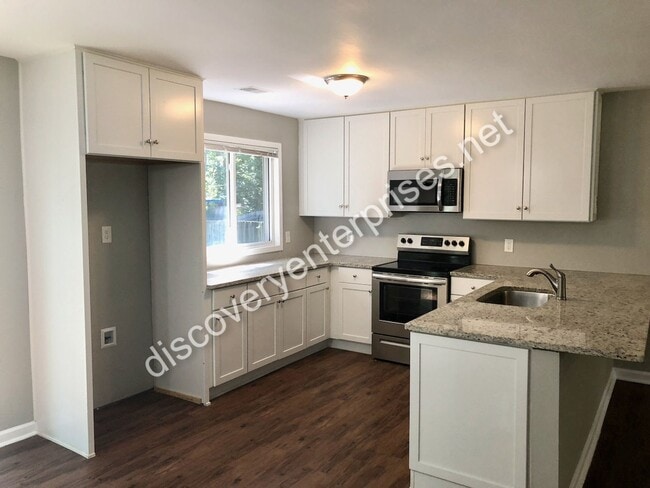 Foto del edificio - JUST REDUCED! 4 Bdrm / 2 Bath Home - 1st m...