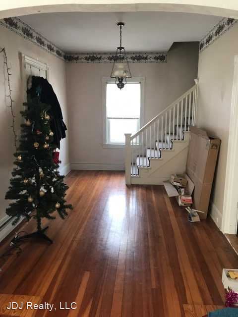 Foto del edificio - 5 br, 2 bath House - 485 Eaton St.