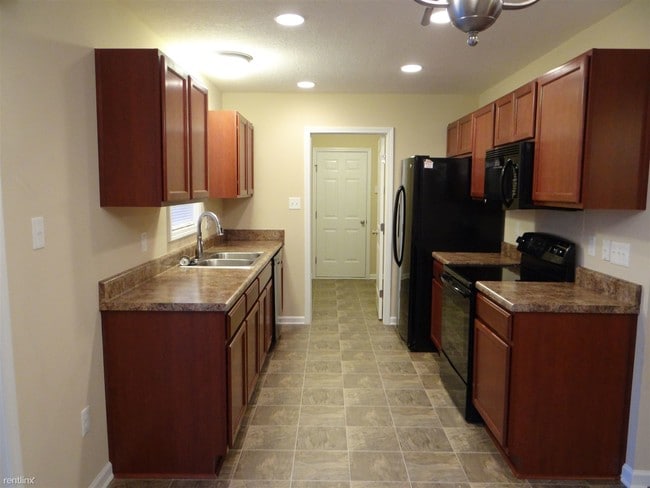 Building Photo - 3 br, 2 bath House - 5342 Woodpecker Dr