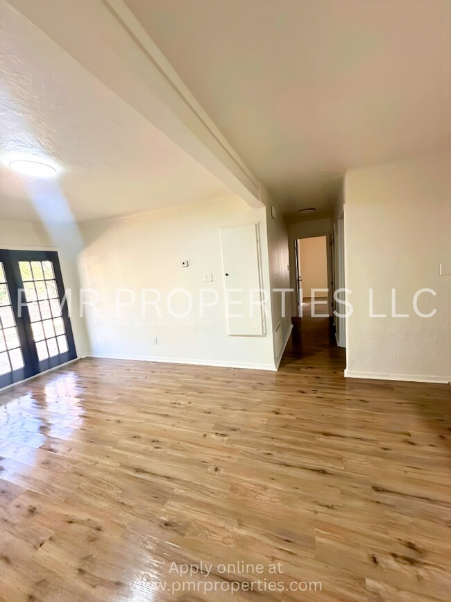 Foto del edificio - 4 Bed / 1.5 Bathroom House