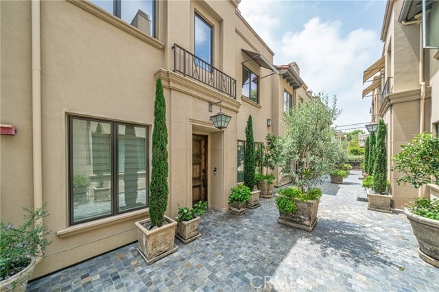 Foto del edificio - 823 S Bundy Dr
