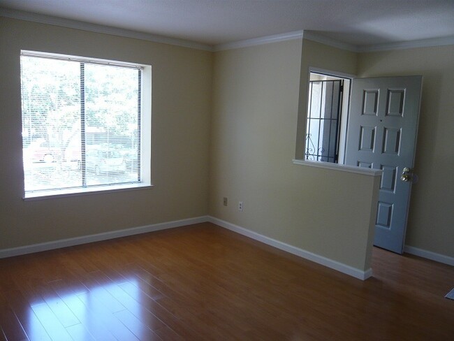 Building Photo - Remodeled 3 bedrooms, 2.5 bath plus one bo...