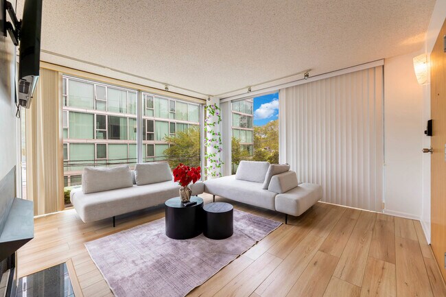 Foto del edificio - 3120 S Indiana Ave
