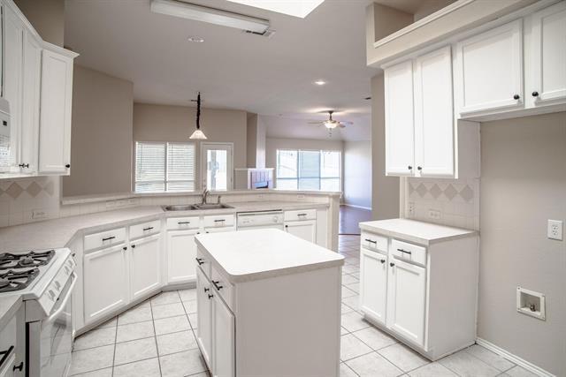 Building Photo - 6823 Woodcrest Ln