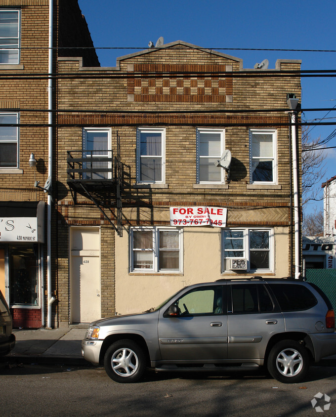 Building Photo - 428 Monroe St