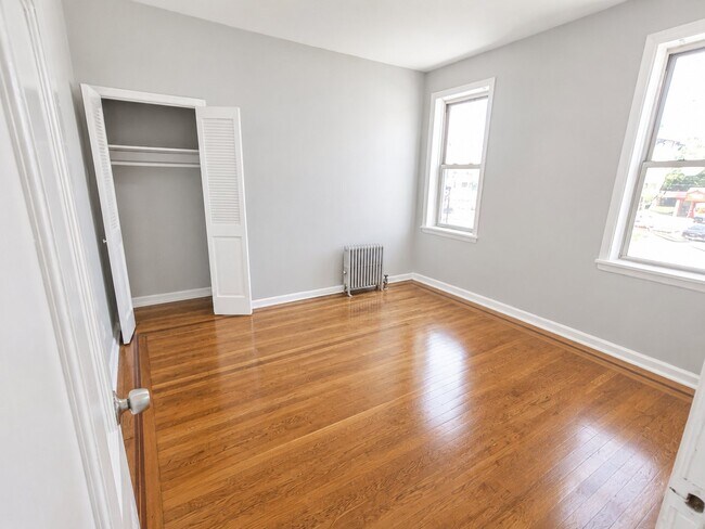 Building Photo - 383 Clifton Ave