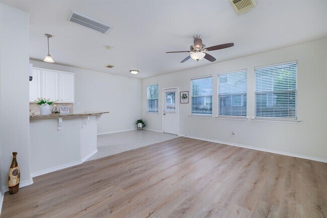 Building Photo - 127 N Camellia Grove Cir
