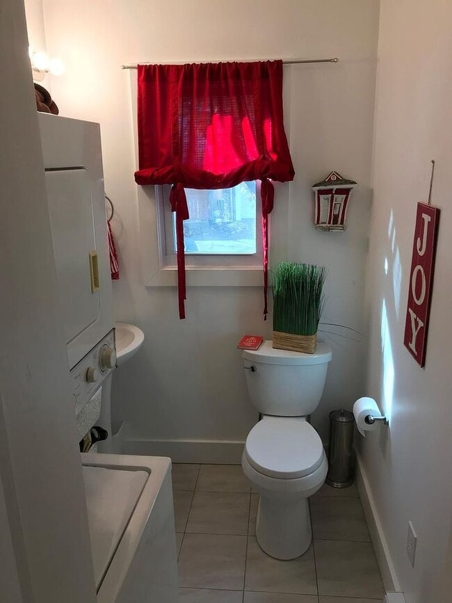 Building Photo - Remington 5BR Rowhome Available 6/1 | Steps to JHU | Finished Basement Bed/Bath | 2,300 Sq Ft
