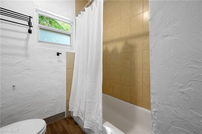 Building Photo - 3 br, 2 bath House - 1012 Avon Rd