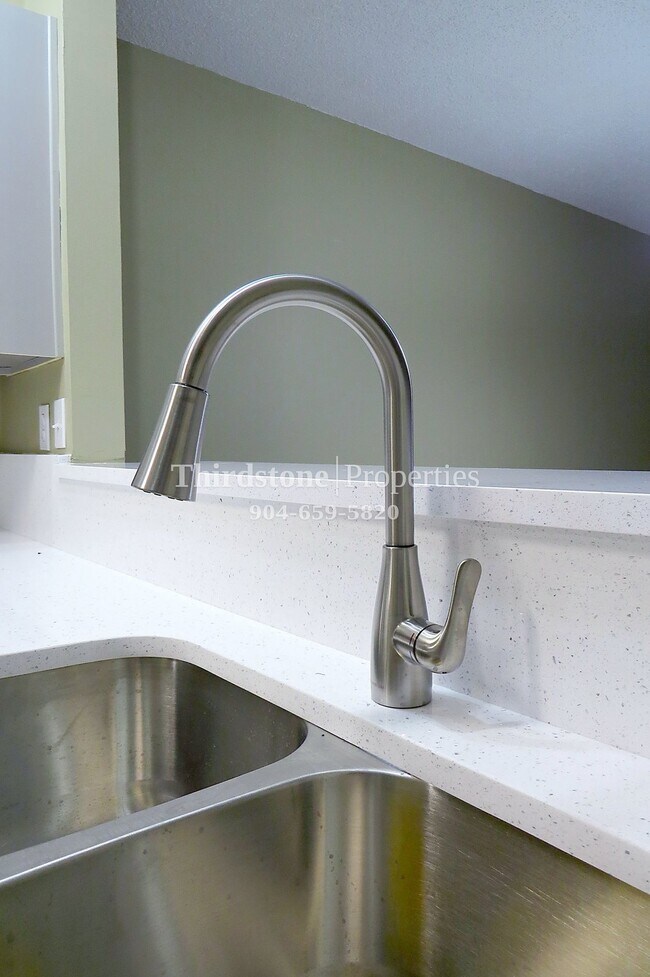 Foto del edificio - 1604 Arcadia Dr