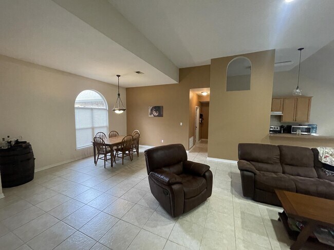 Foto del edificio - 2360 Crescent Rd