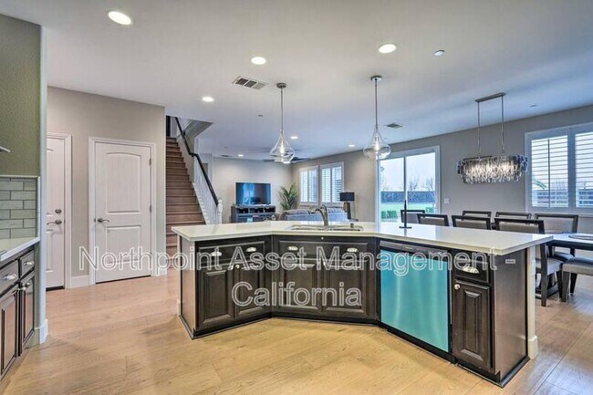 Building Photo - 4120 Ice House Way