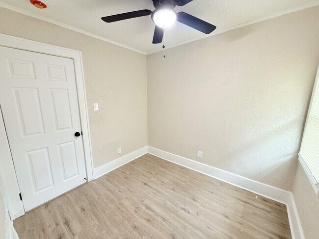 Foto del edificio - Freshly Renovated 2-Bedroom Home – Quality...
