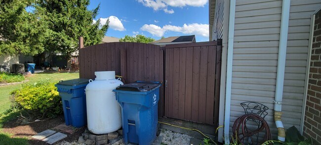 Building Photo - 655 Park Ridge Dr