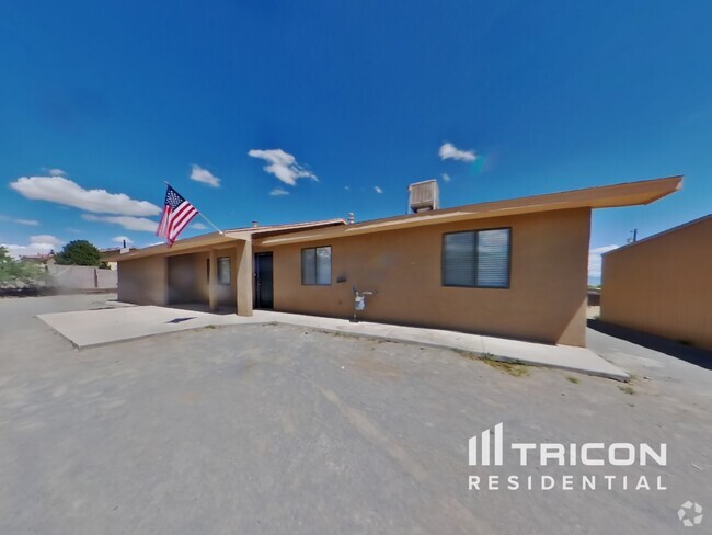 Building Photo - 660 Breech Dr