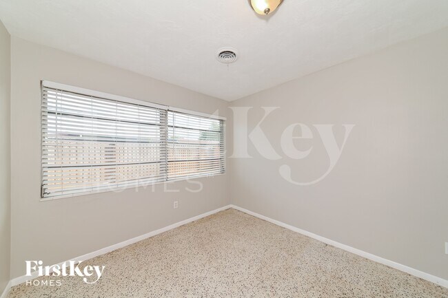 Foto del edificio - 4516 56th St W
