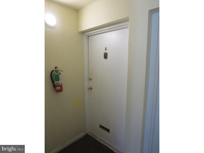 Foto del edificio - 233 Township Line Rd