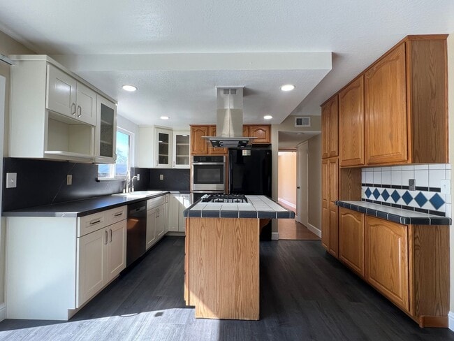 Building Photo - Bright 4 Bedroom 2.5 Bath Home in Milpitas