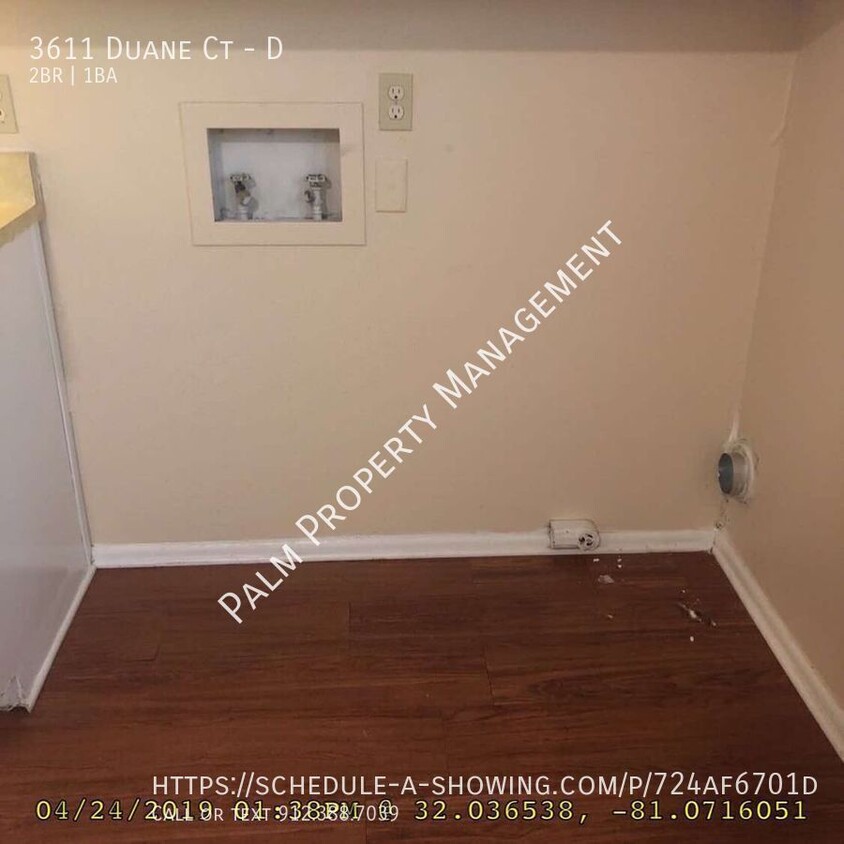 Building Photo - 2 Bedroom, 1 Bathroom apartment upstairs w...