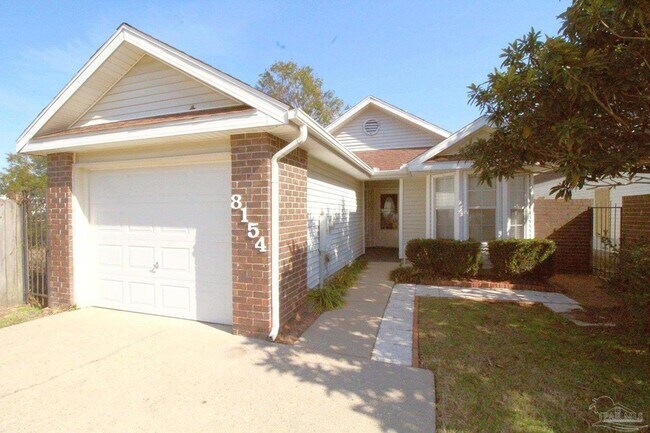Foto del edificio - 8154 Treetop Ln
