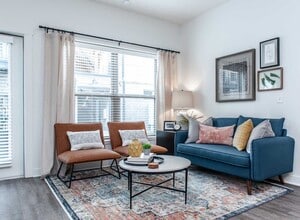 Building Photo - Grant Park