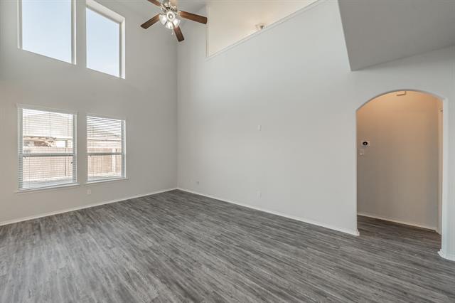 Building Photo - 3020 Lake Ridge Dr