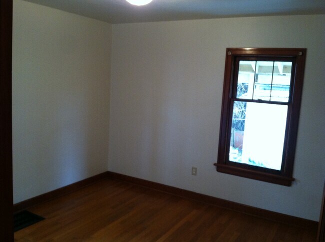 dormitorio 1 - 201 W Lawrence St