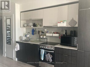 Building Photo - 159 Wellesley St E