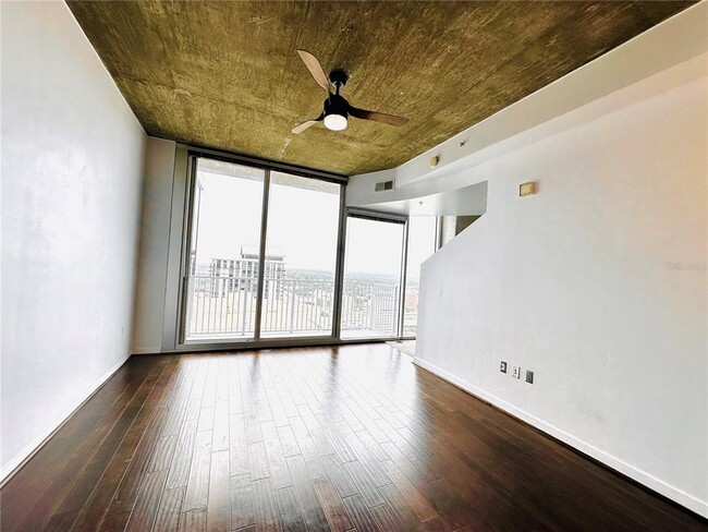 Foto del edificio - 155 S Court Ave